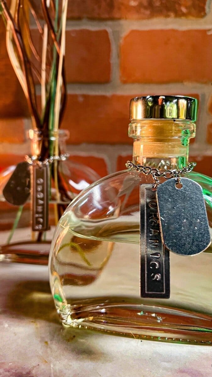 Rose and Oudh All Natural Reed Diffuser Organic Fragrance Trendy Gardener Daffodil